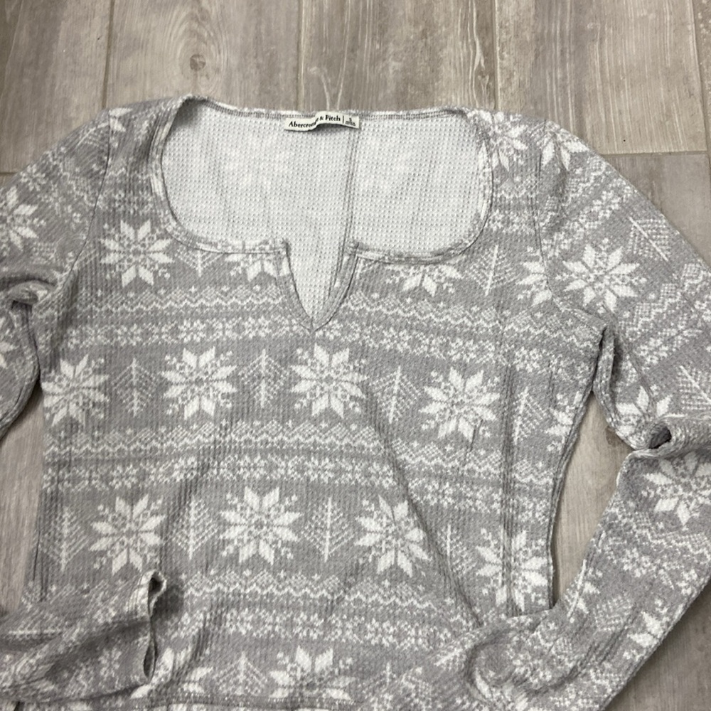 Abercrombie and Fitch cozy ribbed sleepwear top. Like new